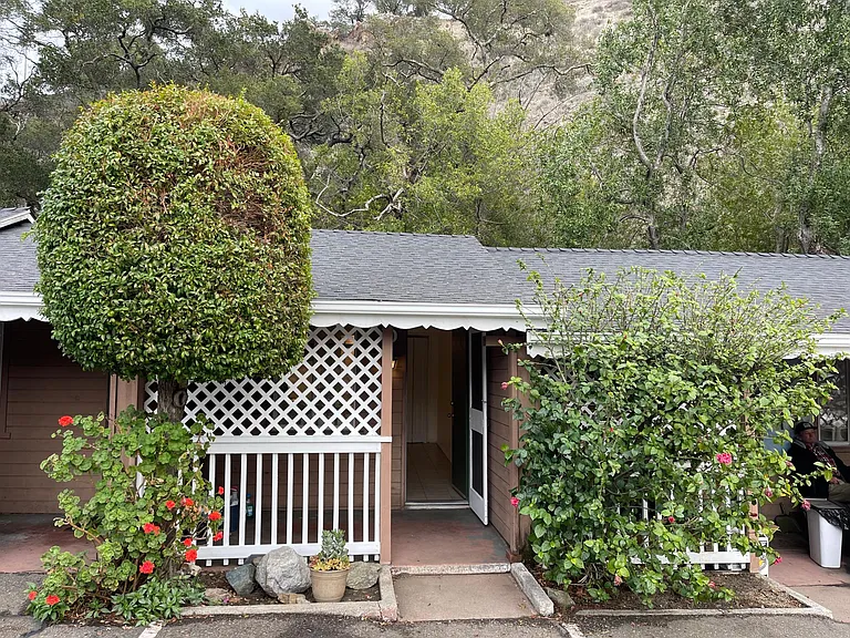 1425 El Camino Real Pl #D — Photo 1