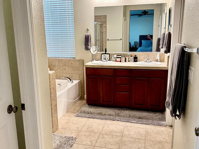 1407 Rossmere Ln — Photo 17