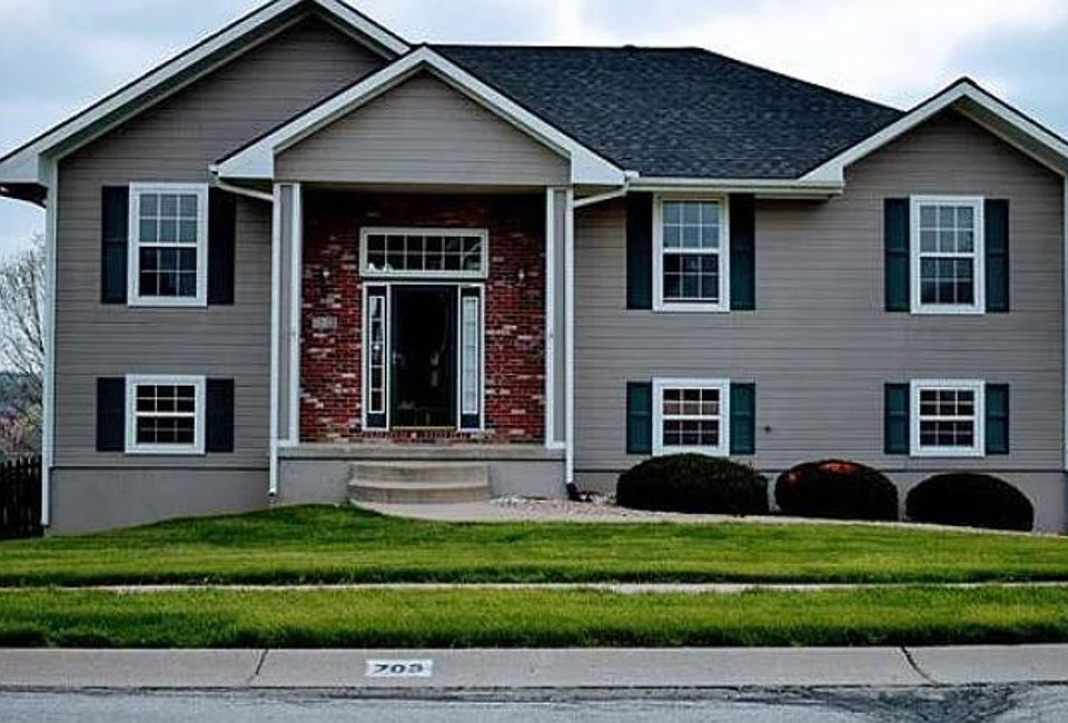 1st image of 703 SW Brome Dr
