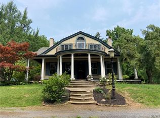 1052 Roundhouse Rd, Kintnersville, PA 18930