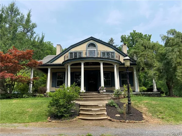 1052 Roundhouse Rd, Kintnersville, PA 18930