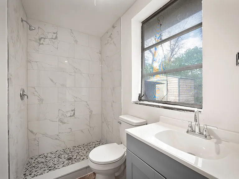 1029 W 25th St — Photo 31