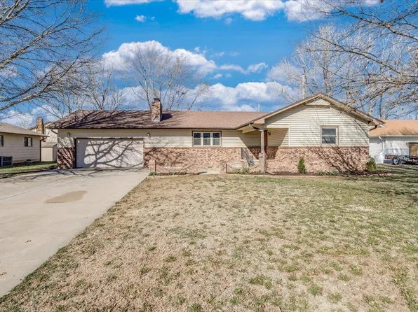 2213 N Hazlett St, El Dorado, KS 67042