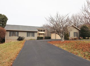 218 Homestead Dr, Bristol, VA 24201