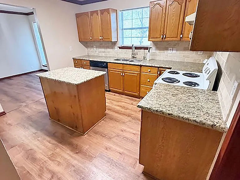 326 County Road 4228 — Photo 3
