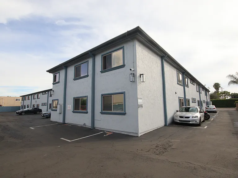 1450 Iris Ave #11 — Photo 6