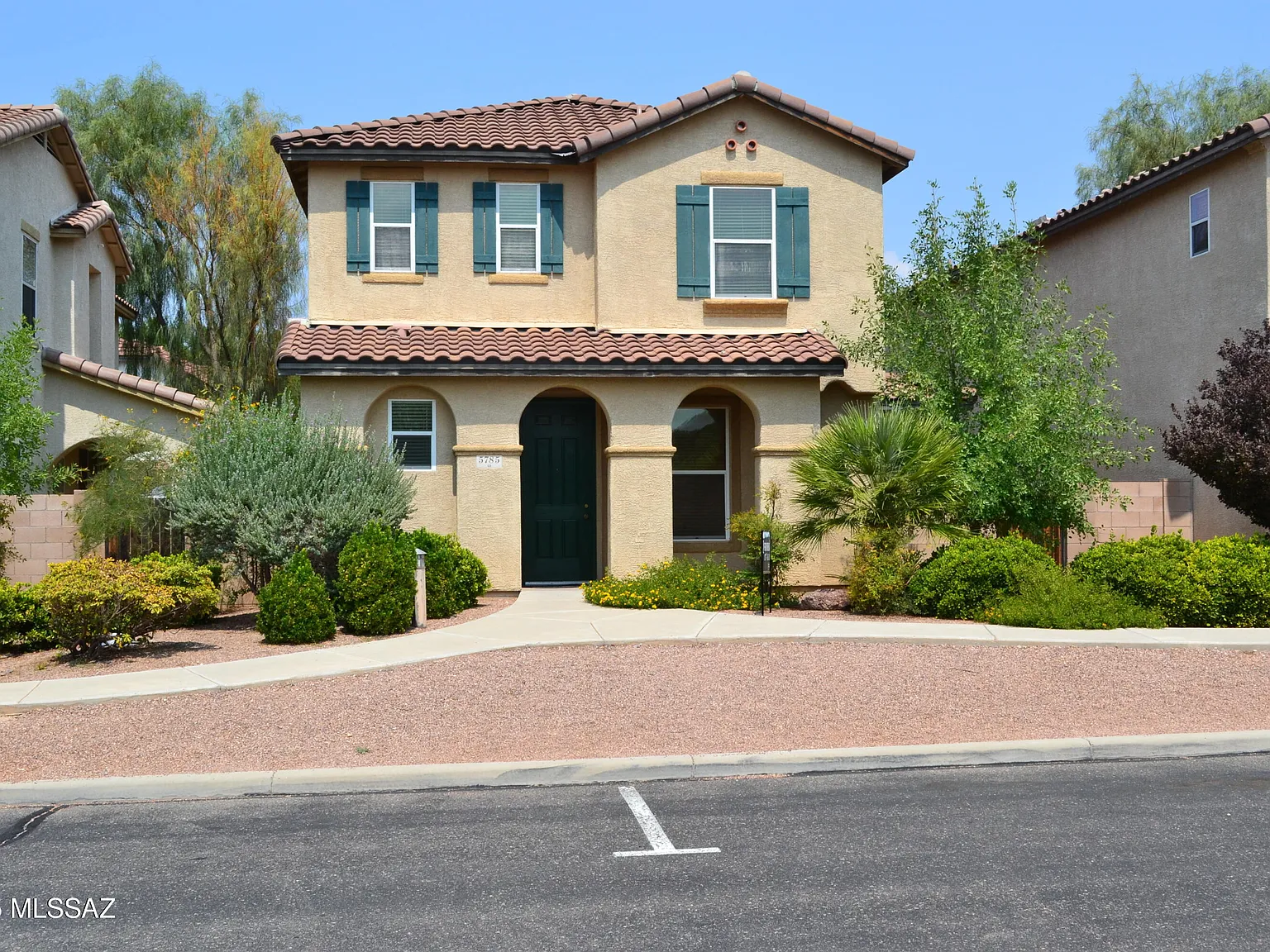 3 bed, 2.5 bath, 1817 sqft, $1,850 — Photo 1