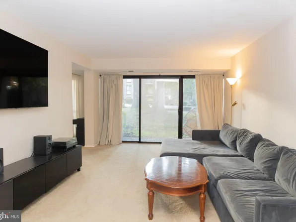 2016 Colts Neck Rd APT 9/1A, Reston, VA 20191