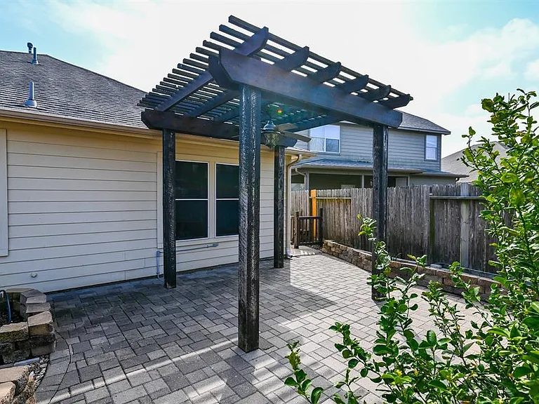 2106 Castle Gardens Ln — Photo 30