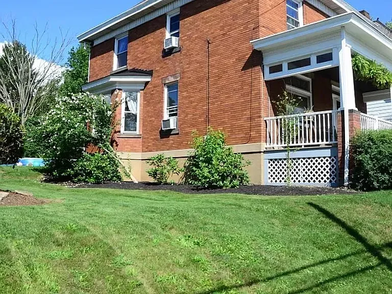 740 Allison Ave — Photo 2