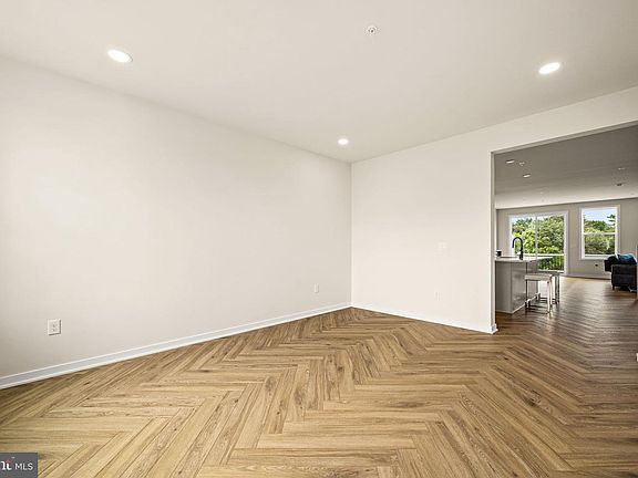 4th image of 352 Aspen Way