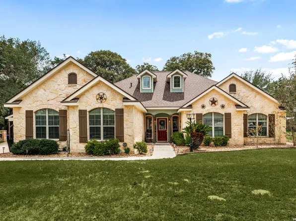304 Forest Country Dr, La Vernia, TX 78121