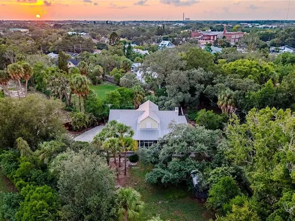 207 N LEVIS AVENUE, TARPON SPRINGS, FL 34689