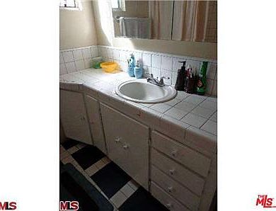 5th image of 721 W 42nd Pl