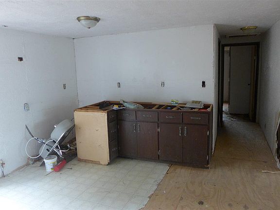 3rd image of E5732 Waukaunaka St
