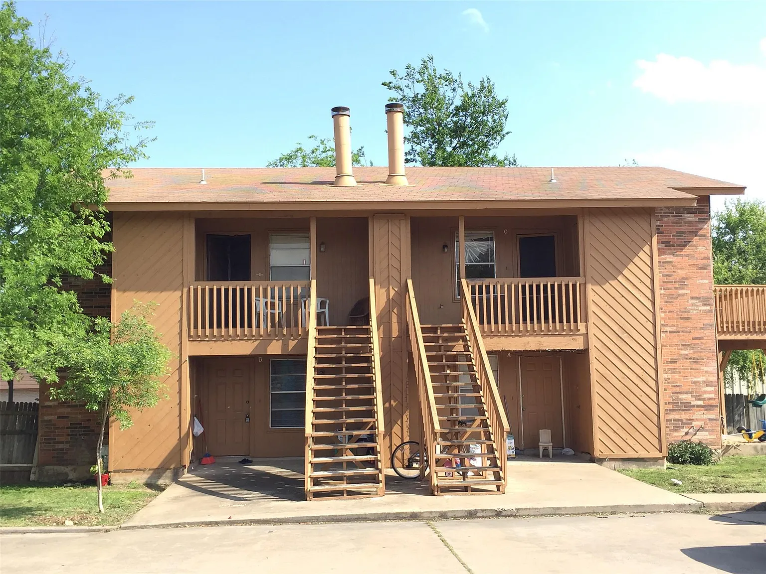 2 bed, 1.0 bath, 700 sqft, $999 — Photo 1