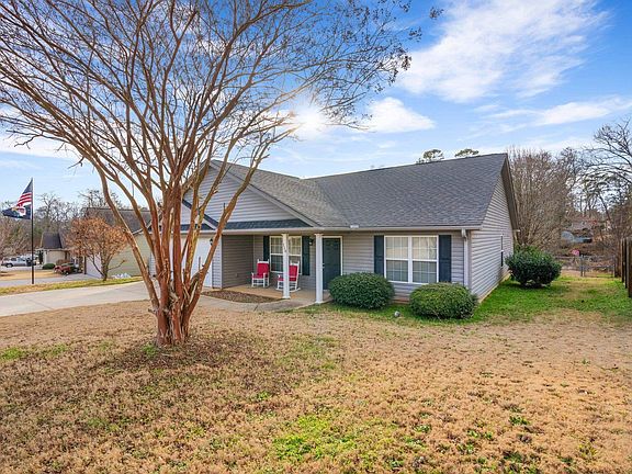 3rd image of 110 Thornberry Ct