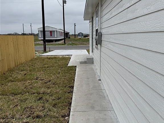 3rd image of 7513 Azteca Ave