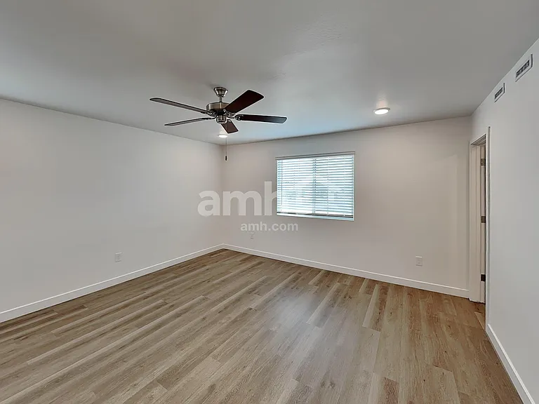 6975 N 125th Dr — Photo 10