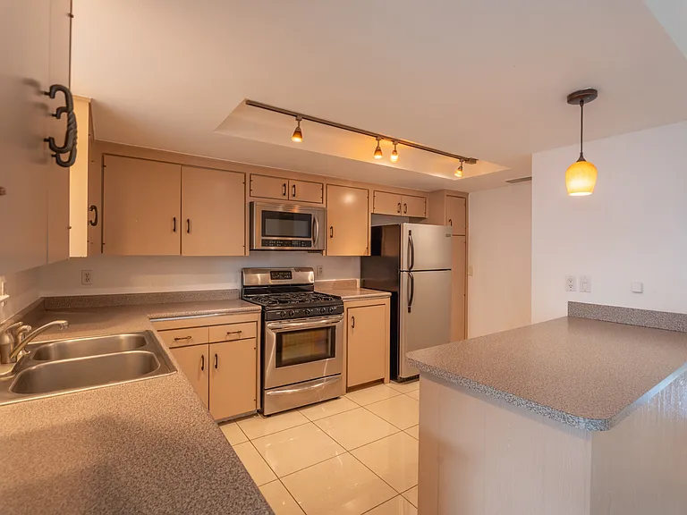 2518 S Sierra Madre — Photo 2
