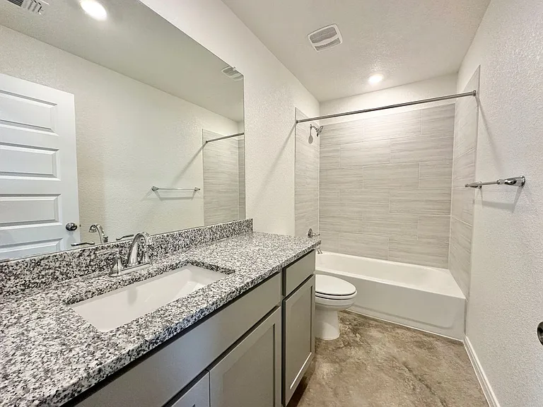 905 Cherry Laurel Ln — Photo 8