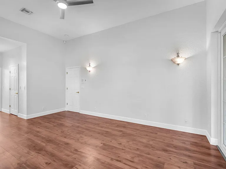 4100 Temple St — Photo 16