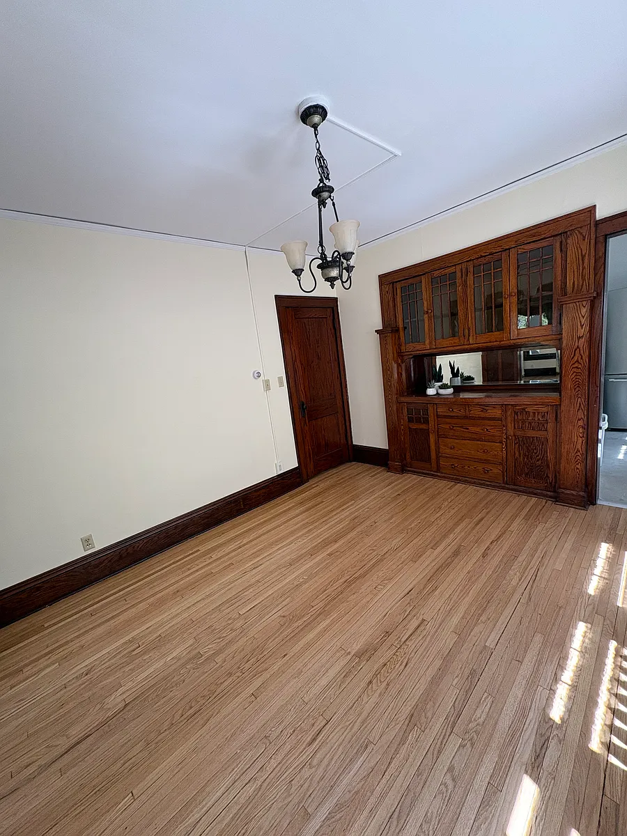 Building Photo - 2411 Como Ave #1