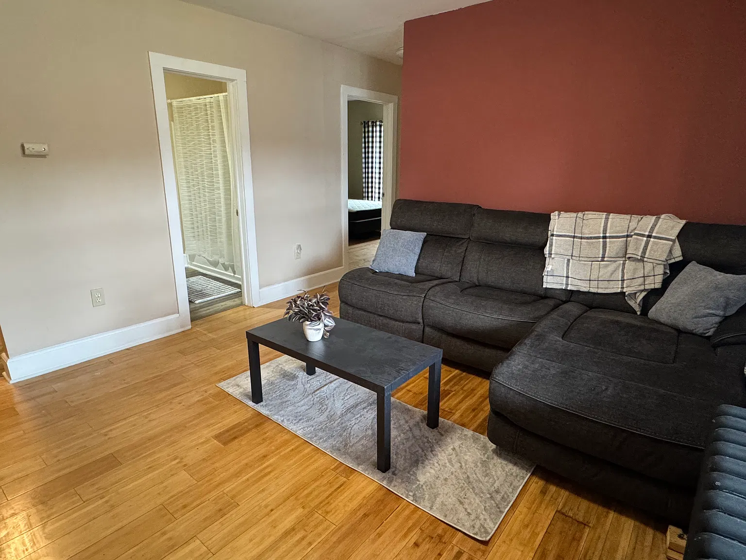 2 bed, 750 sqft, $1,200 — Photo 2