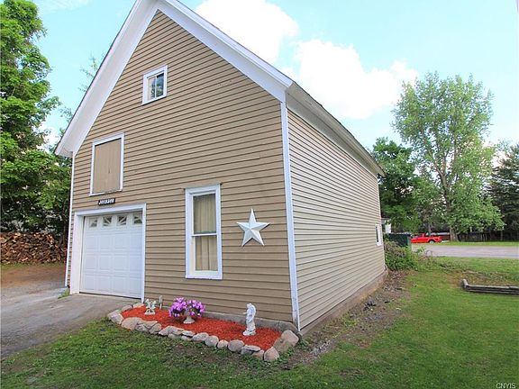 3rd image of 101 Lilac Park Dr