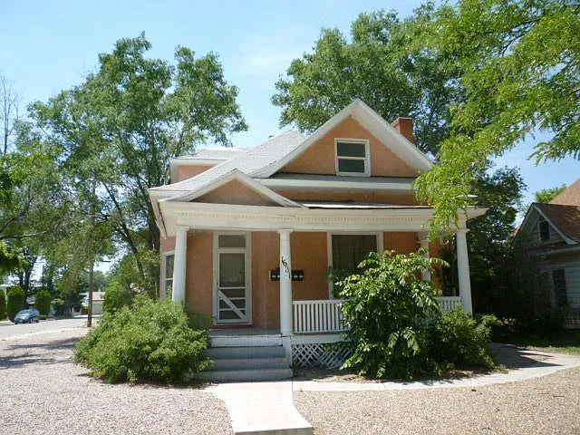 1631 Claremont Ave — Photo 1