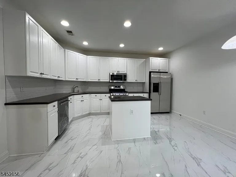 311 Kensington Ln — Photo 6