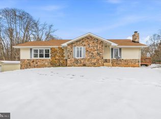 225 Keepsake Dr, Falling Waters, WV 25419