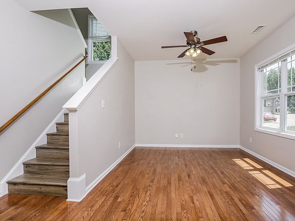 4th image of 200 Willowbrook Cir