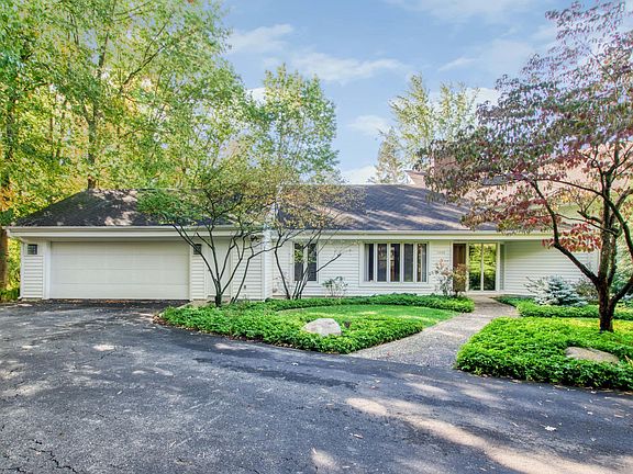 2nd image of 3565 Hidden Lake Ln SE
