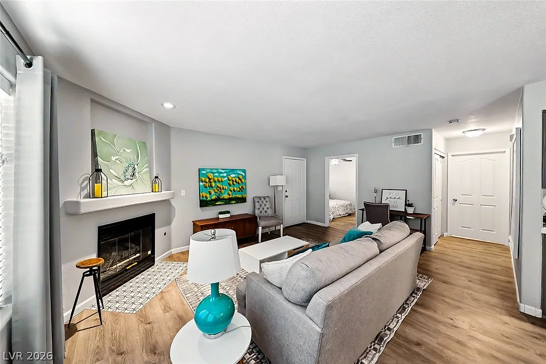 2 bed, 2.0 bath, 1148 sqft, $1,800 — Photo 4