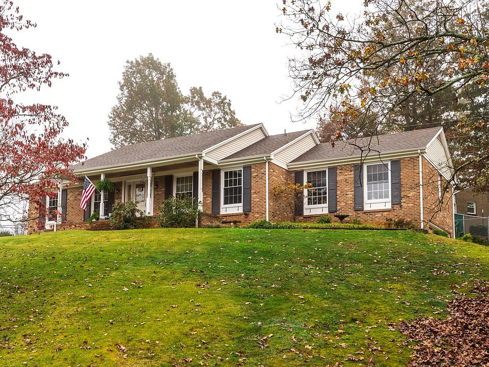 1st image of 2415 Pinehill Cir