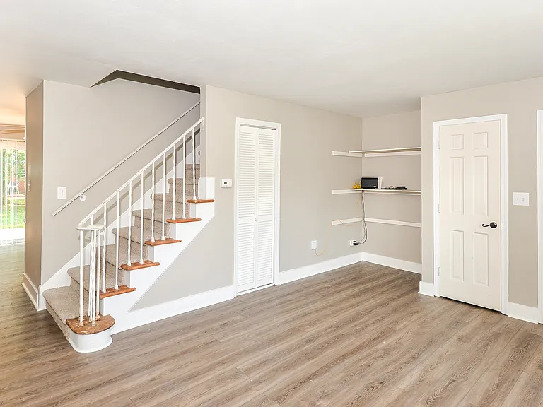 621 Village Place North Dr — Photo 9