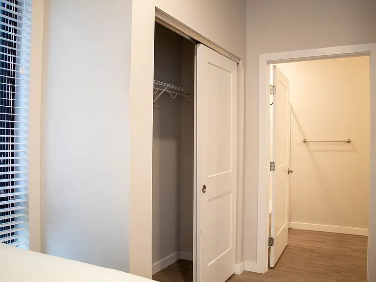 1009 W Stoughton St — Photo 17