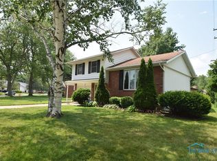 850 Maple Ln, Waterville, OH 43566