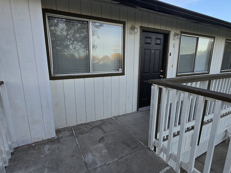 1st image of 1645 Court Dr #8