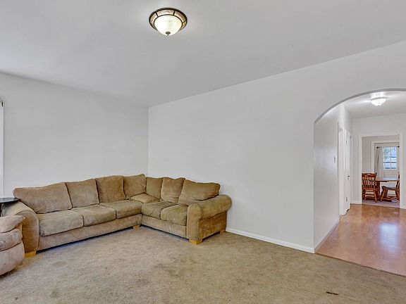 4th image of 3242 N Ottawa Ave