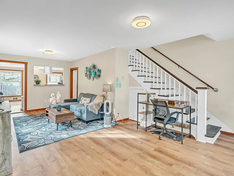 536 Bell St — Photo 4