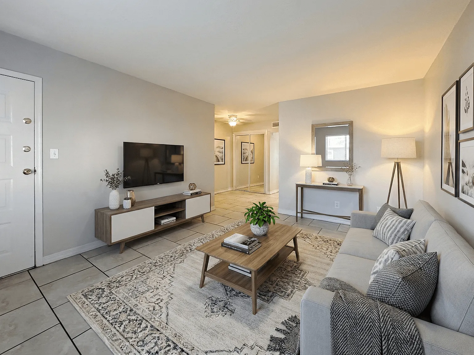Los Cedros Apartments — Photo 1