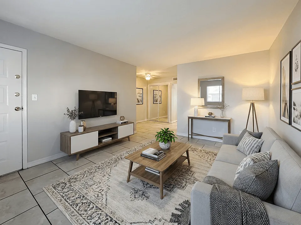 Los Cedros Apartments