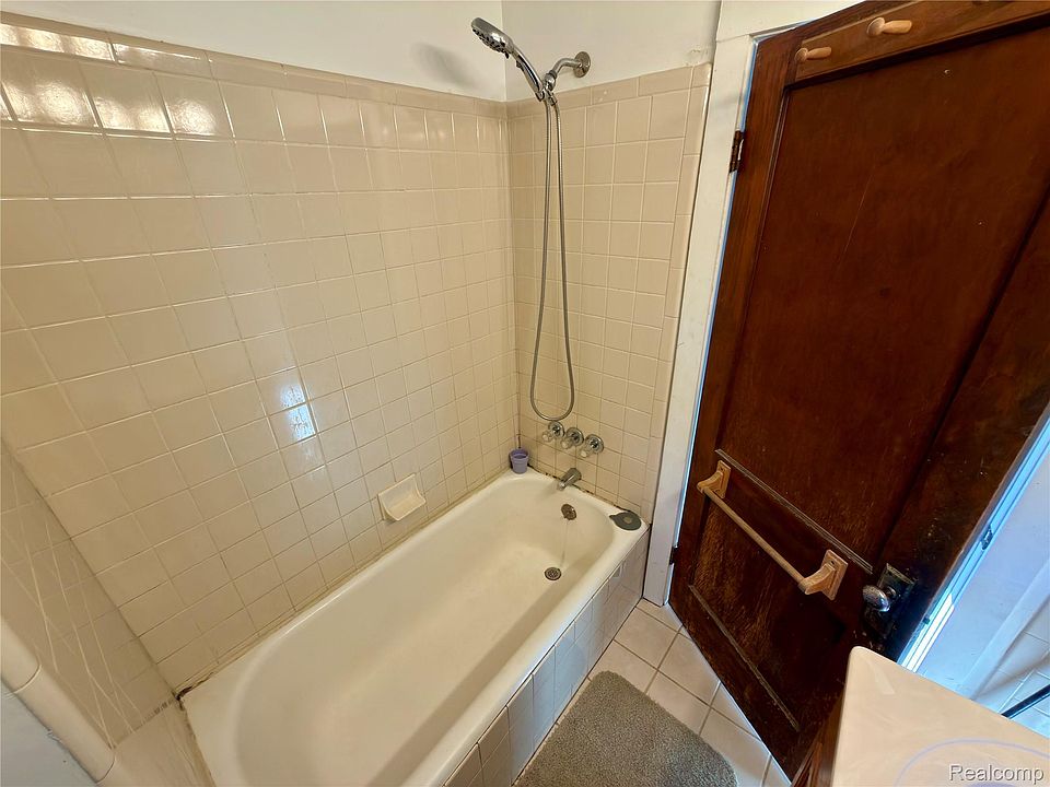 820 White Ave, photo 24