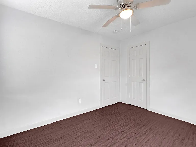 2503 Delano St — Photo 24