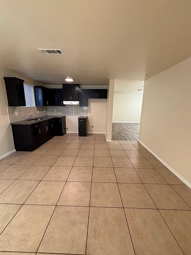 4 bed, 1984 sqft, $3,850 — Photo 3