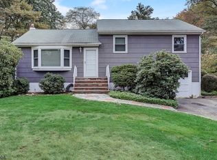 16 Edwin Rd, Morris Plains, NJ 07950