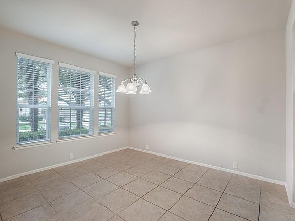 4th image of 26915 Bluewater Way