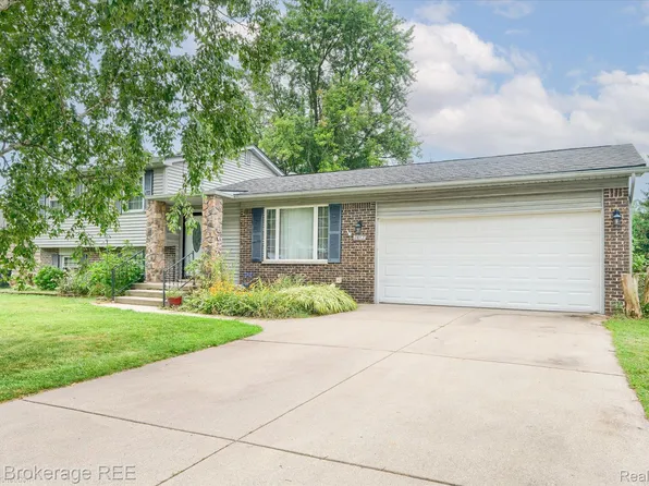 7412 New Hampshire Dr, Davison, MI 48423